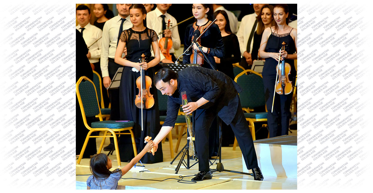 Маленький принц, Сен-Санс, Дебюсси и Равель: новую программу представил оркестр Расула Клычева