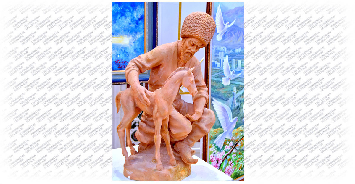 Художественная патетика: праздничная экспозиция в музее ИЗО