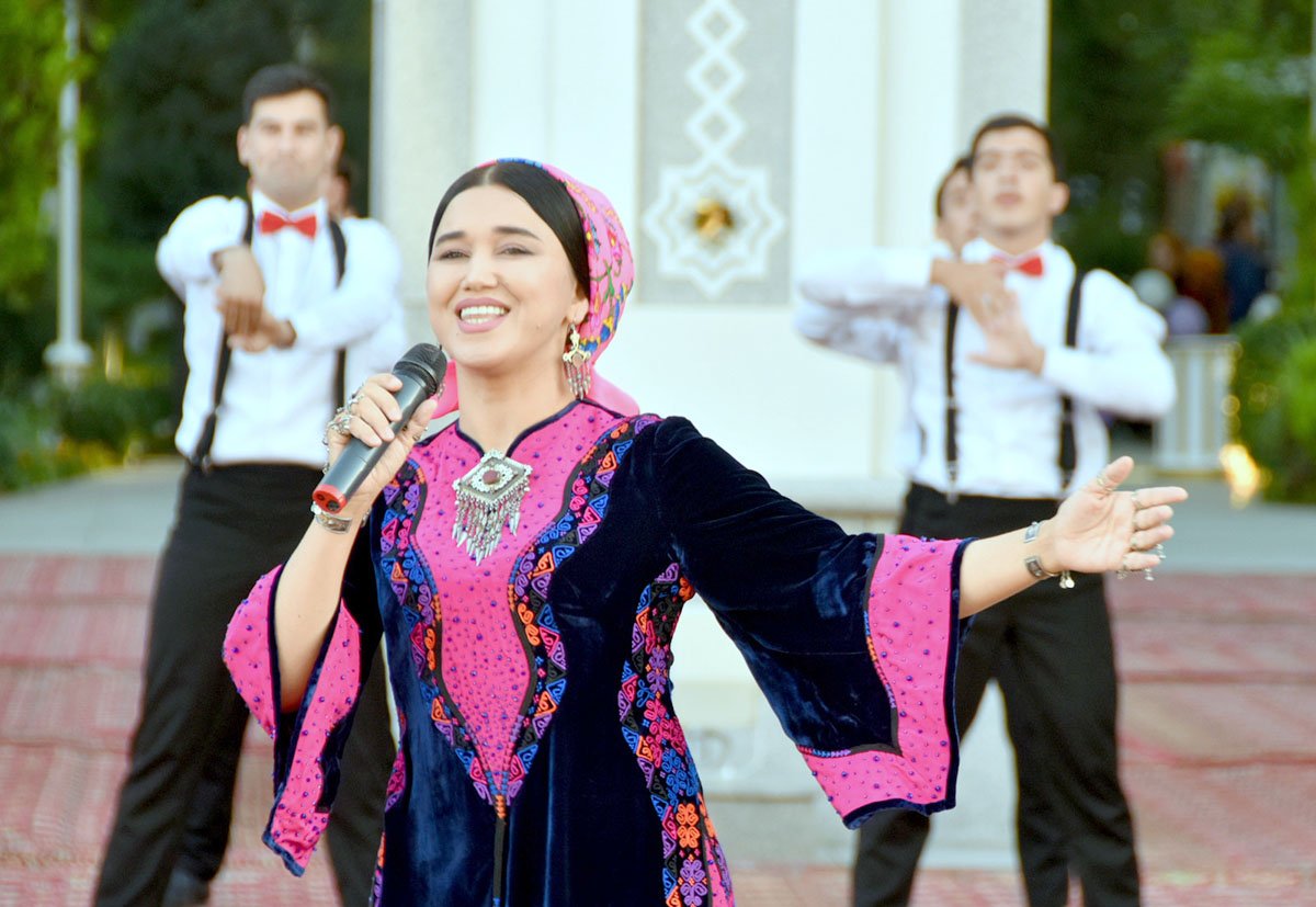 Видеомост связал Ашхабад с городами-побратимами