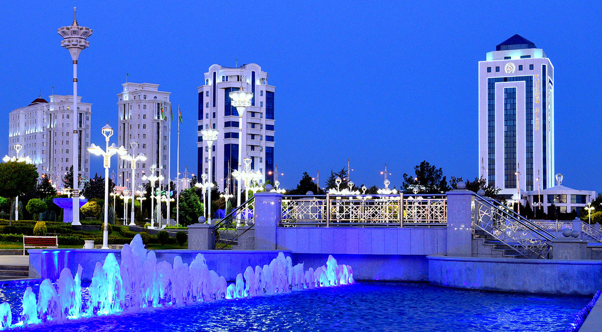 Фоторепортаж: поэтика вечернего Ашхабада