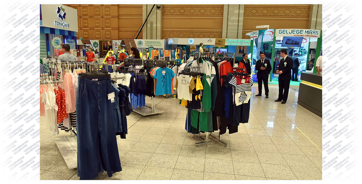 Выставка и конференция, чествование мастериц и концерт: как отметили Праздник туркменского ковра