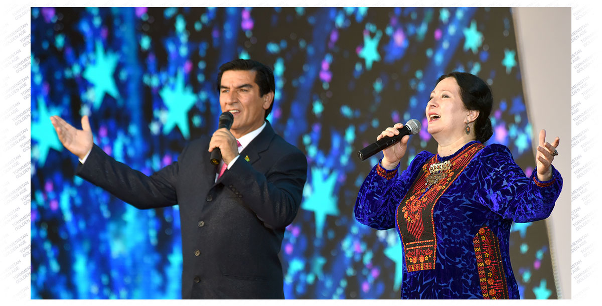 Выставка и конференция, чествование мастериц и концерт: как отметили Праздник туркменского ковра