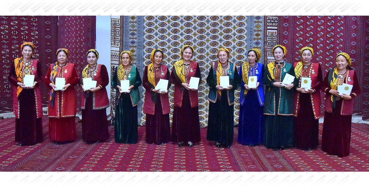 Türkmen halylary adamzadyň medeni mirasynyň merjenidir