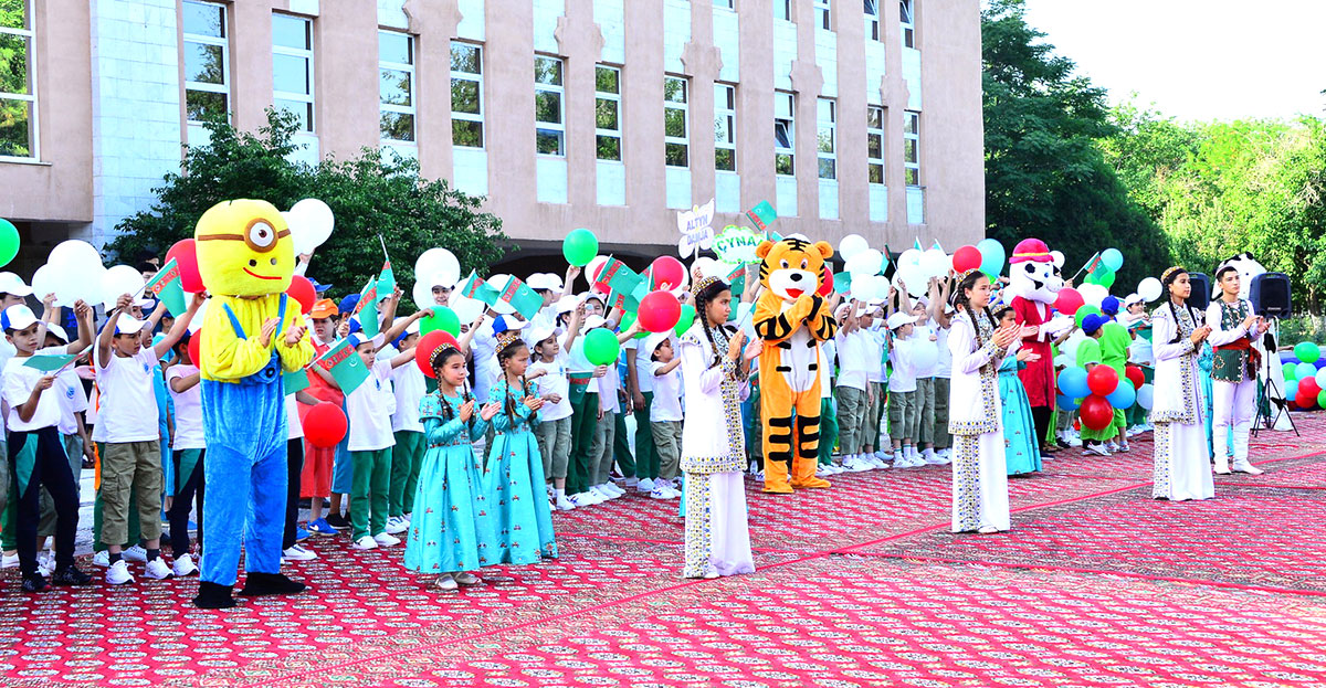 Children of the country go to recreation centers for vacation in Turkmenistan