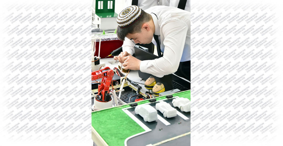 Turkmen scientists celebrate professional holiday