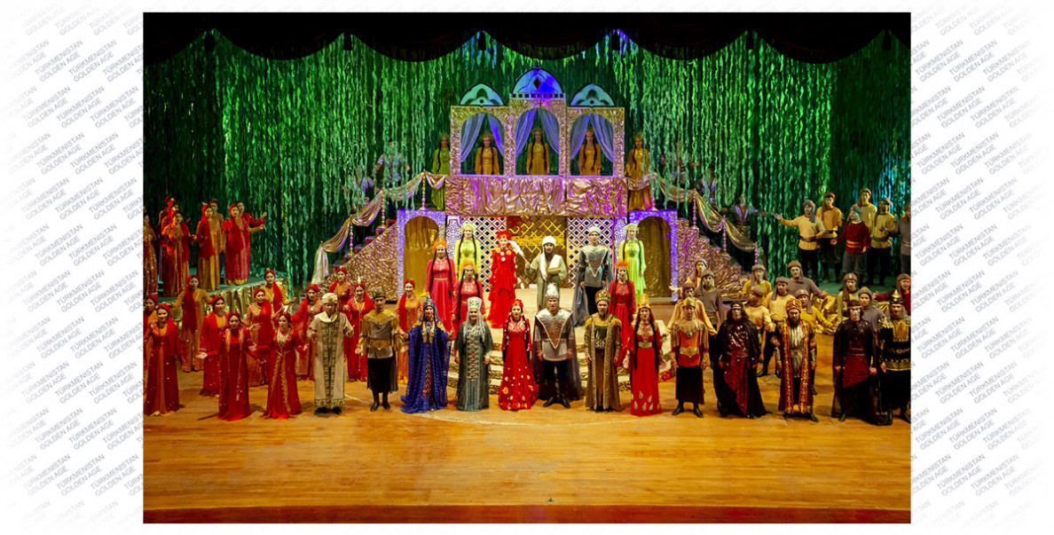 Gül bilen Bilbil bir-birine gowuşýar