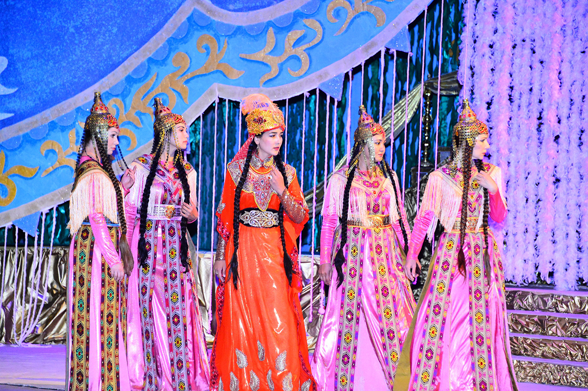 Приумножая творческие традиции народа