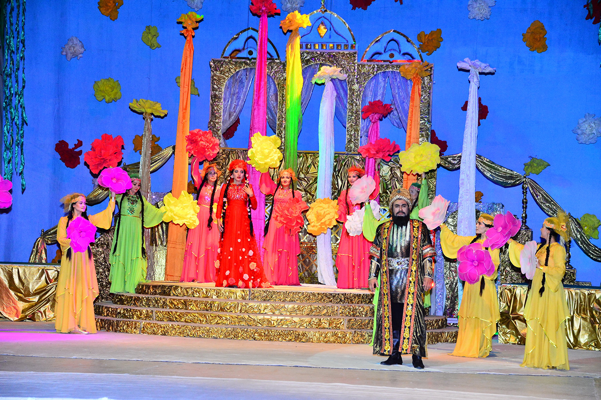 Приумножая творческие традиции народа