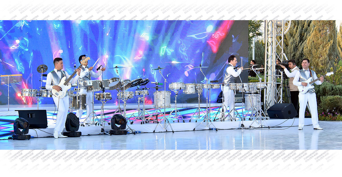 Праздничный концерт в честь Аркадага туркменского народа