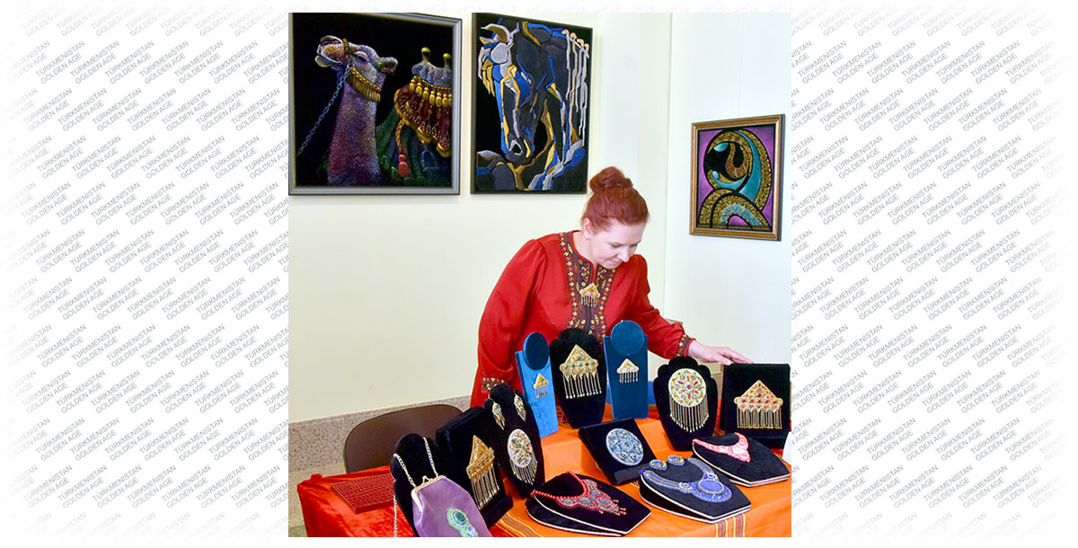 И французские кружева заговорили по-туркменски