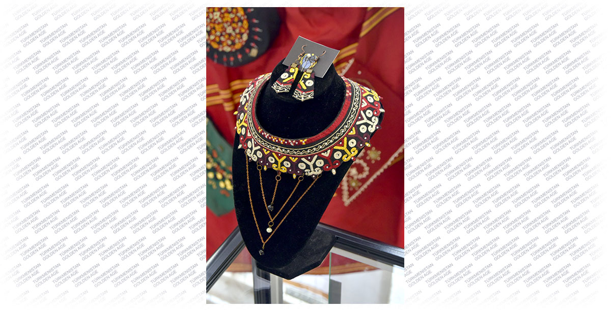 И французские кружева заговорили по-туркменски