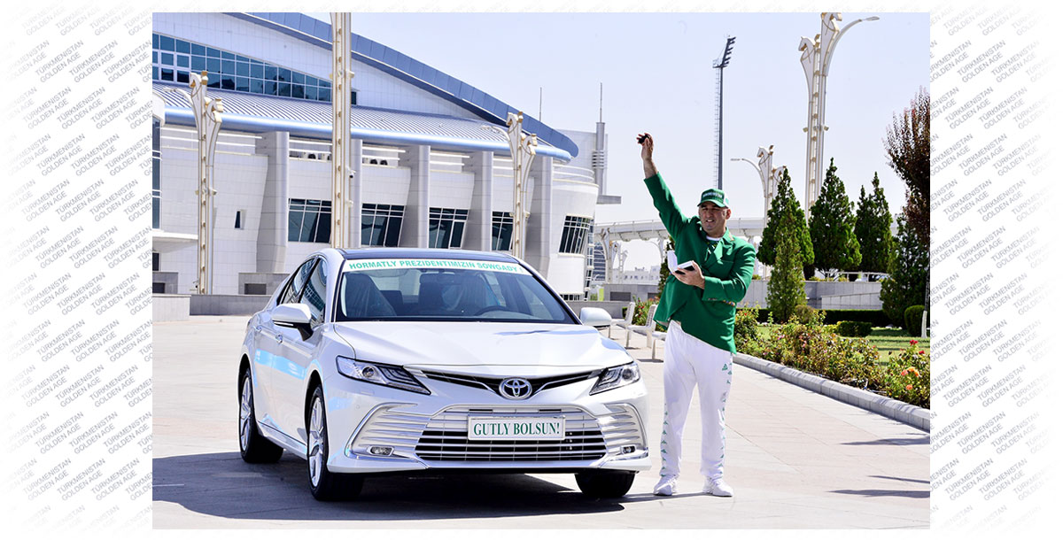 Türkmenistanyň Prezidenti Garaşsyz Türkmenistanyň taryhynda ilkinji Olimpiýa medalynyň eýesini sylaglady