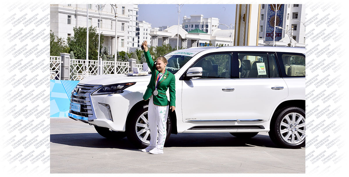 Türkmenistanyň Prezidenti Garaşsyz Türkmenistanyň taryhynda ilkinji Olimpiýa medalynyň eýesini sylaglady