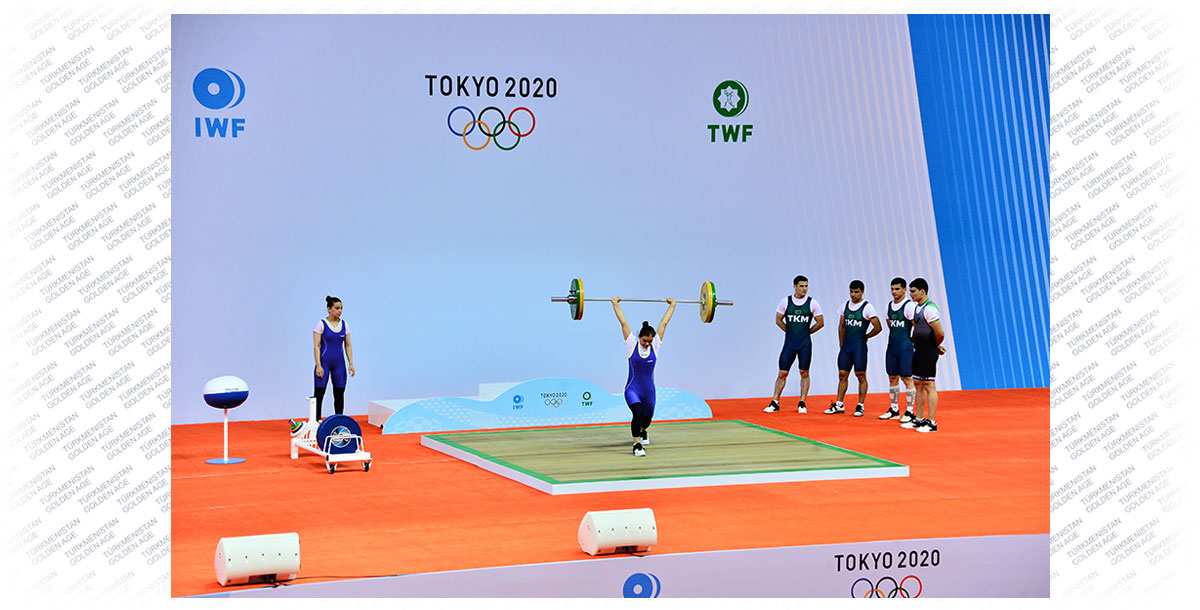 President Gurbanguly Berdimuhamedov awarded the first Olympic medalist in the history of independent Turkmenistan