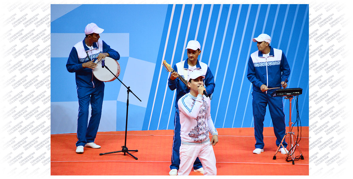 President Gurbanguly Berdimuhamedov awarded the first Olympic medalist in the history of independent Turkmenistan