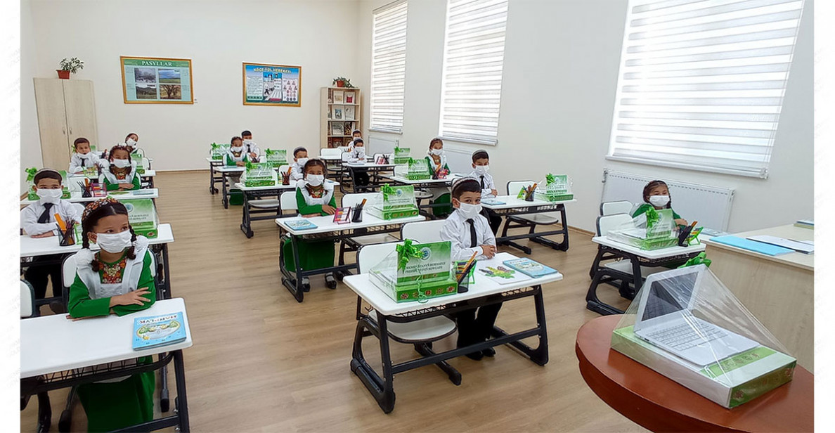 Mekdebe esger we mugallym Annak Sähetmyradowyň ady dakyldy