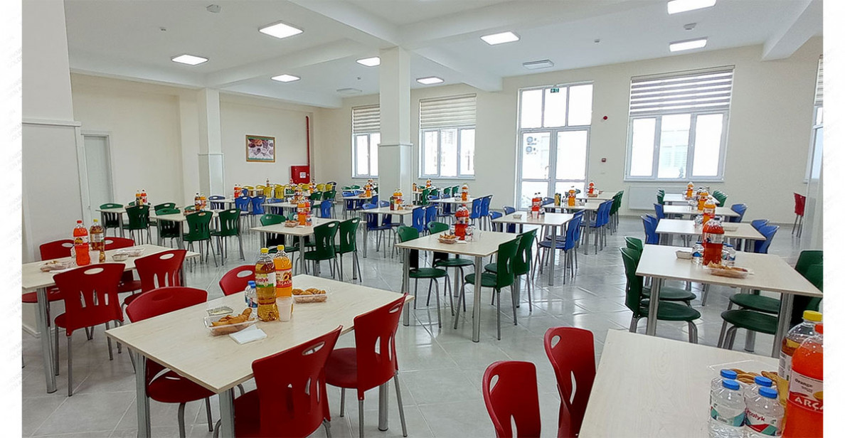 Mekdebe esger we mugallym Annak Sähetmyradowyň ady dakyldy