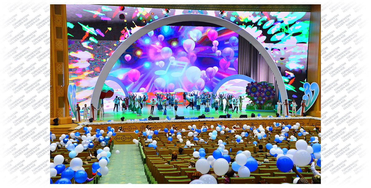 Гала-концерт финалистов детского музыкально-песенного конкурса в честь праздника независимости Родины