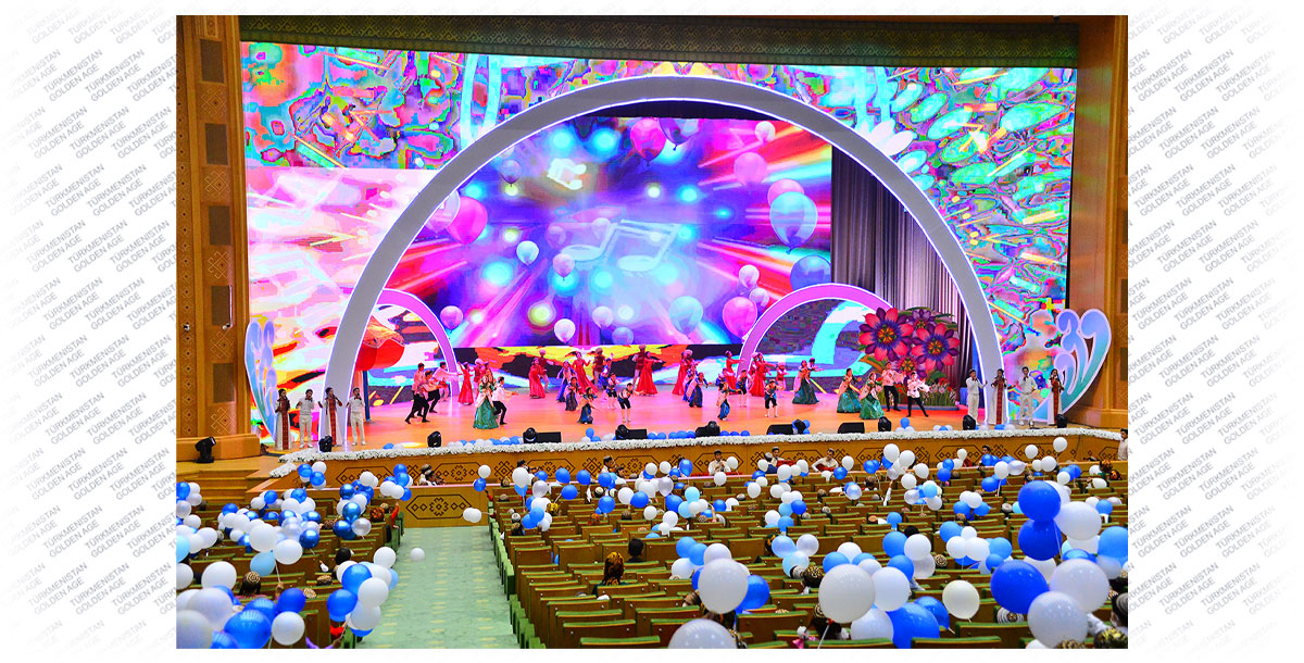 Гала-концерт финалистов детского музыкально-песенного конкурса в честь праздника независимости Родины