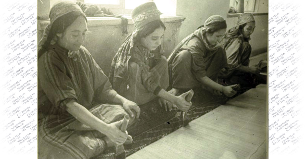 Pýotr I-niň muzeýindäki türkmen eksponatlarynyň surat kolleksiýasy