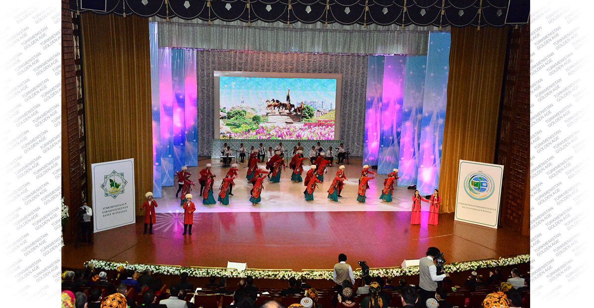 Ýurdumyzyň we jemgyýetimiziň ösüşine  goşant goşanlara Watanyň sylaglary