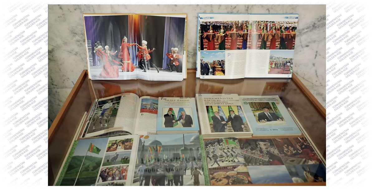 GDA-nyň Minskdäki Ýerine ýetiriji komitetinde Türkmenistanyň baş baýramy mynasybetli sergi açyldy