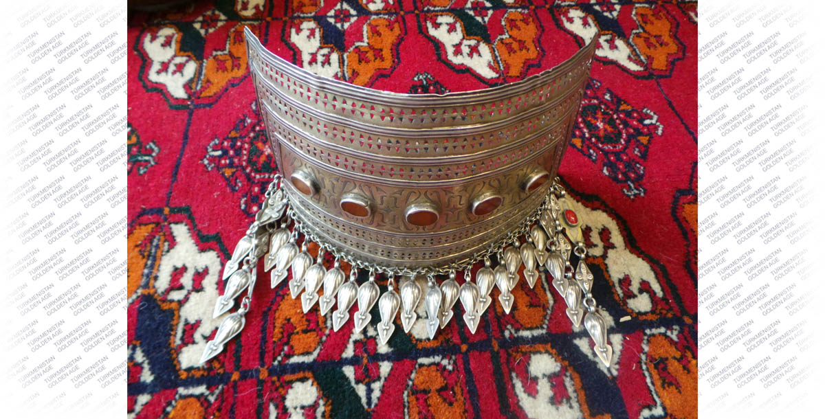 Türkmen lybasynyň özboluşlylygy