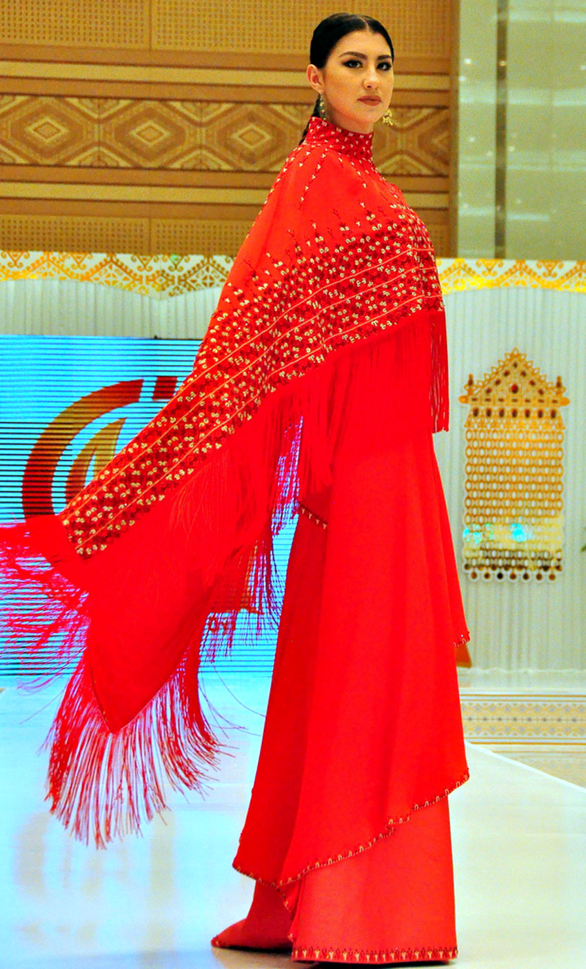 В международной текстильной выставке принимают участие ведущие компании и известные модельеры