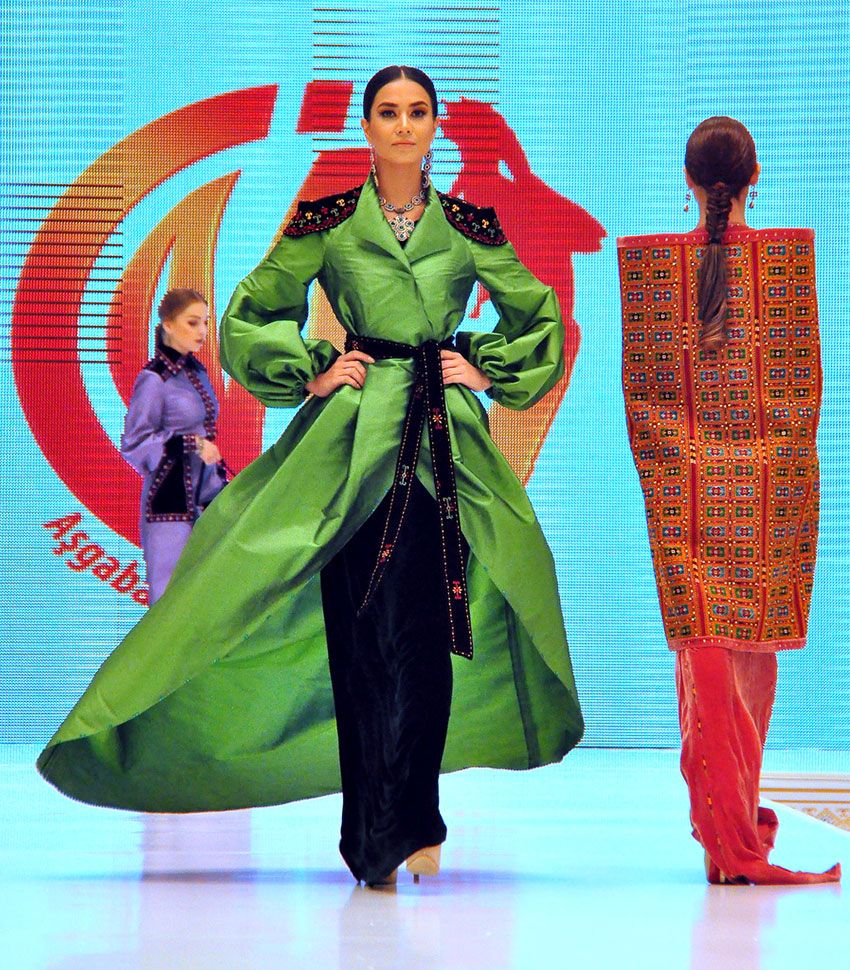 В международной текстильной выставке принимают участие ведущие компании и известные модельеры