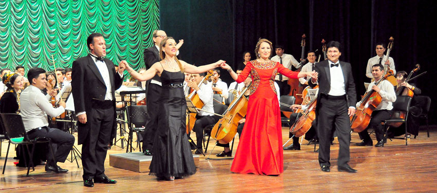 25-летию туркмено-итальянских дипотношений посвящён концерт с участием оперной дивы Сандры Буонграцио