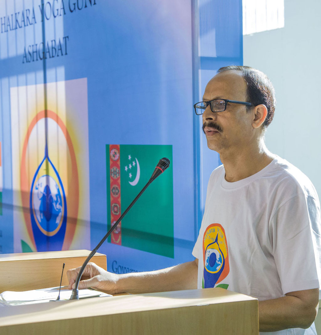 В Ашхабаде состоялись массовые занятия йогой 