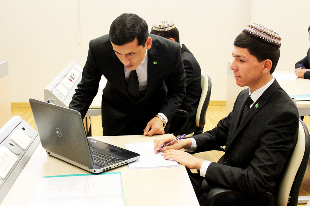 HNweGI-niň talyplary-patent alan ylmy işleriň awtorlary