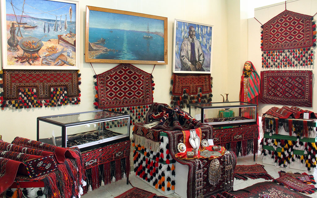 Aşgabatda geçirilýän Medeniýet hepdeliginiň ikinji gününde sergiler guraldy, sahna eserleri görkezildi