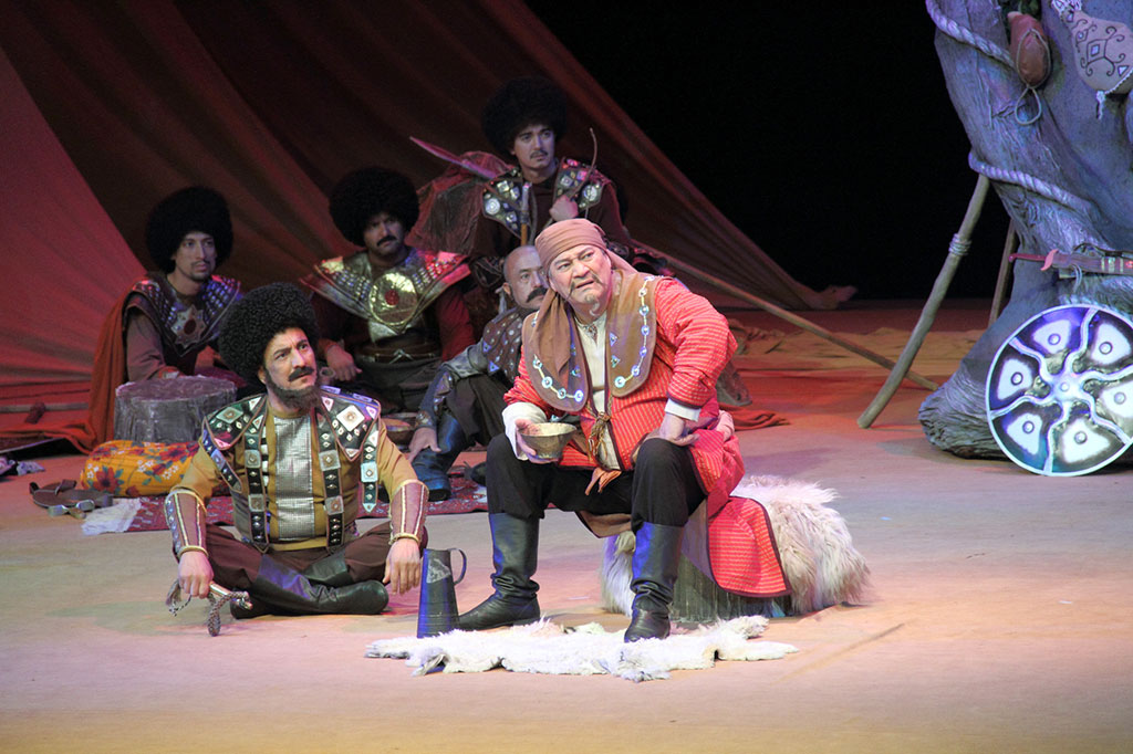 Aşgabatda geçirilýän Medeniýet hepdeliginiň ikinji gününde sergiler guraldy, sahna eserleri görkezildi