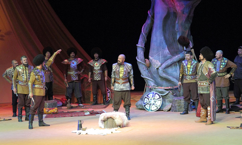 Aşgabatda geçirilýän Medeniýet hepdeliginiň ikinji gününde sergiler guraldy, sahna eserleri görkezildi