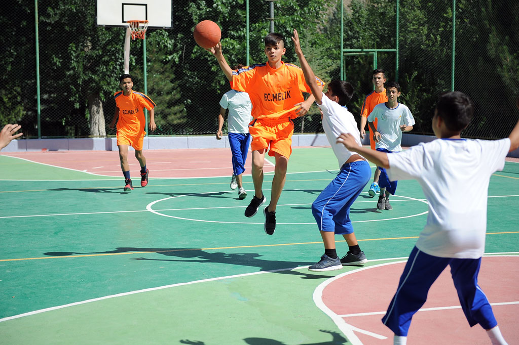 Туркменские школьники весело и с пользой для здоровья отдыхают в Гёкдере