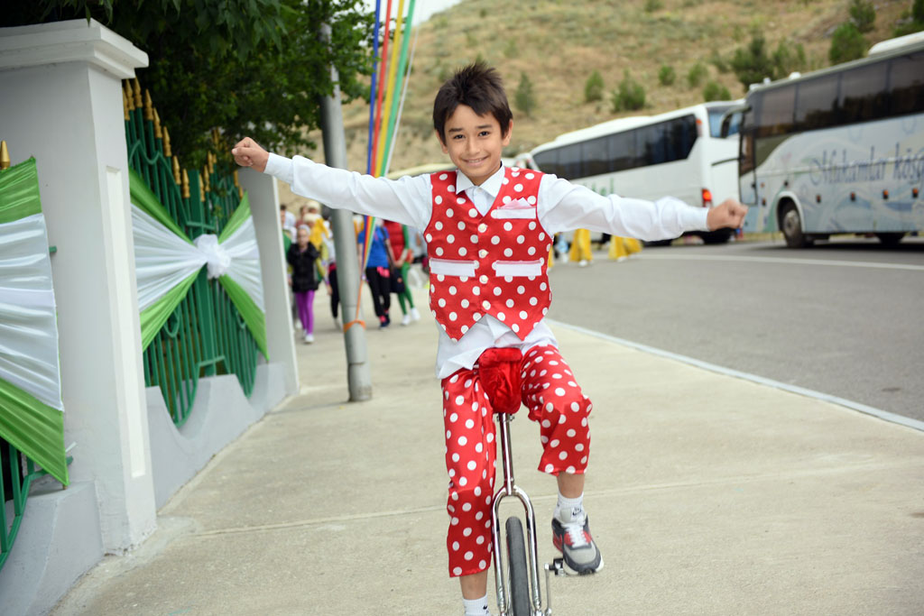 Туркменские школьники весело и с пользой для здоровья отдыхают в Гёкдере