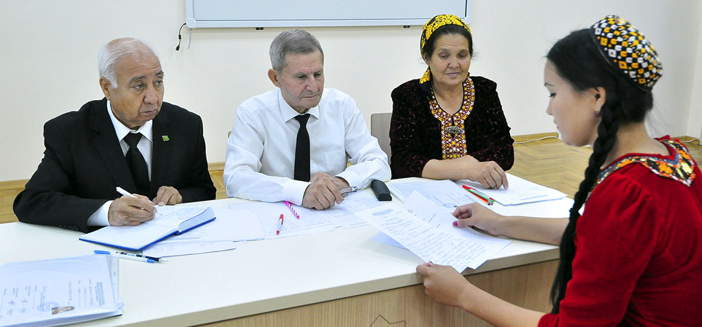 Giriş synaglary başlandy