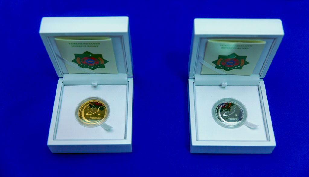 Souvenir coins dedicated to V Asian Games are issued