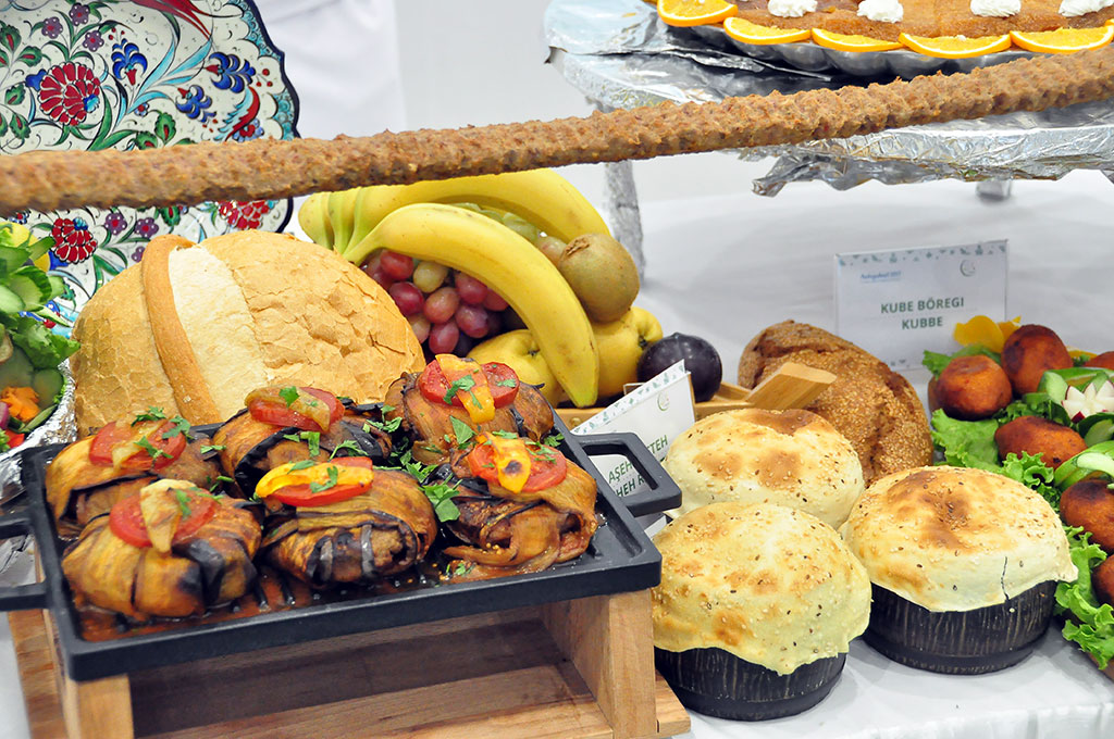 Президент Гурбангулы Бердымухамедов ознакомился с выставкой «Блюда Азиады 2017»