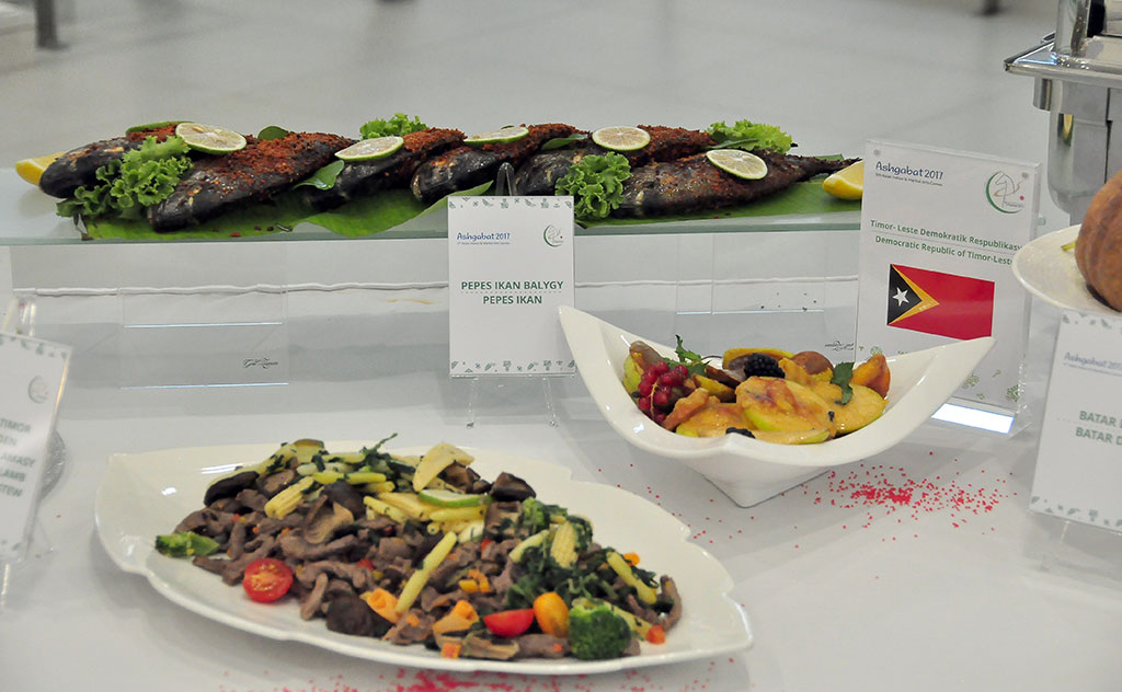 Президент Гурбангулы Бердымухамедов ознакомился с выставкой «Блюда Азиады 2017»