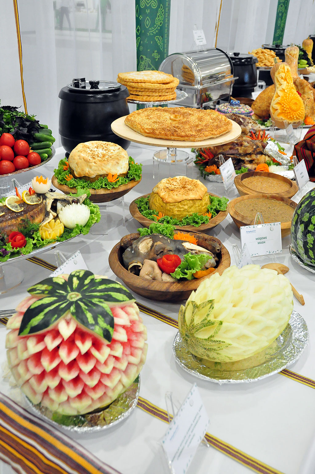 Президент Гурбангулы Бердымухамедов ознакомился с выставкой «Блюда Азиады 2017»