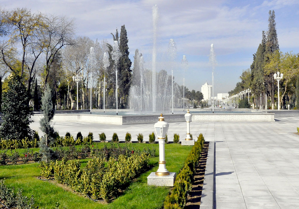 «…Большой тенистый сад на фоне высоких гор» 