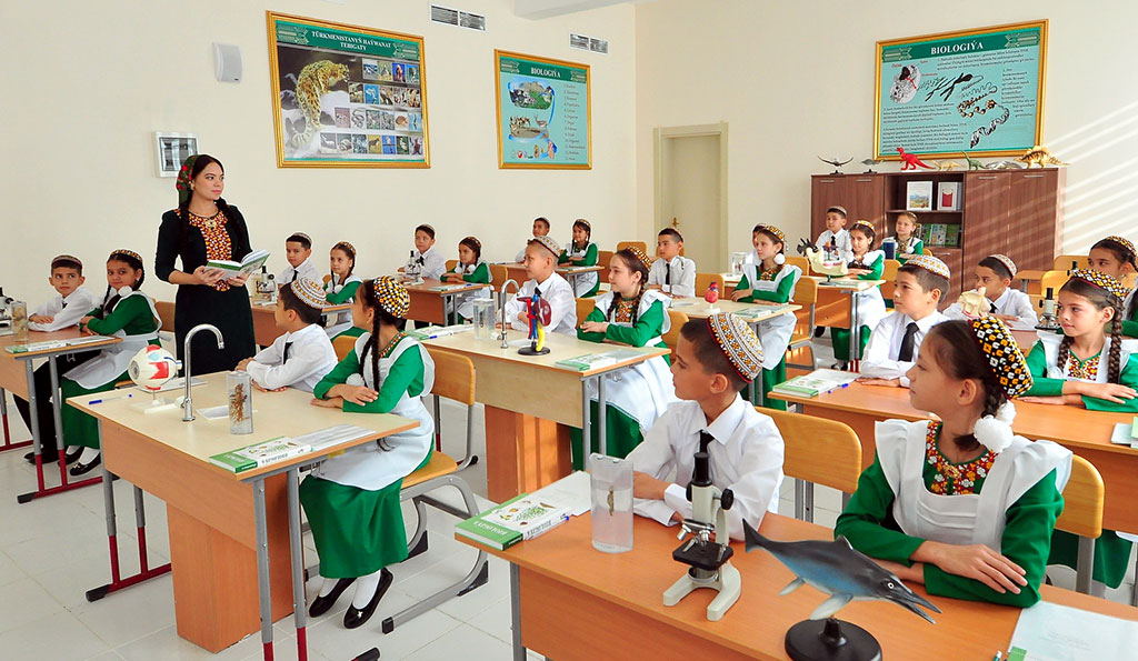 Turkmen first-graders were gifted netbooks on behalf of the Head of the state 