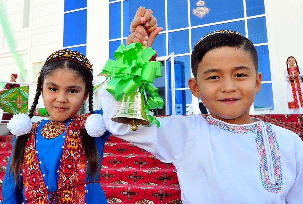 Turkmen first-graders were gifted netbooks on behalf of the Head of the state 
