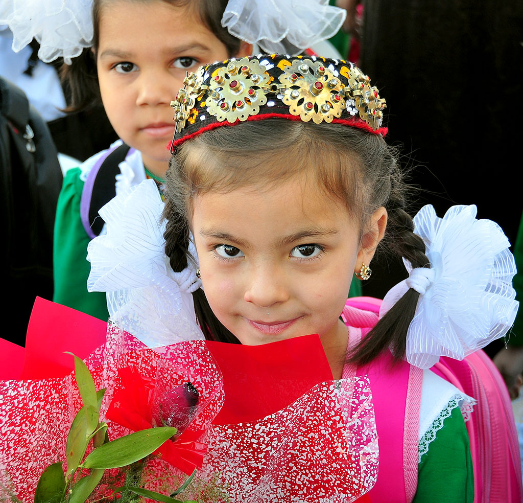 Türkmenistanyň birinji synp okuwçylaryna döwlet Baştutanymyzyň adyndan netbuklar sowgat berildi 