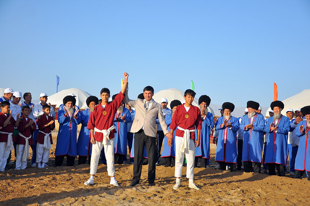 Туркменистанцы празднуют Курбан байрамы