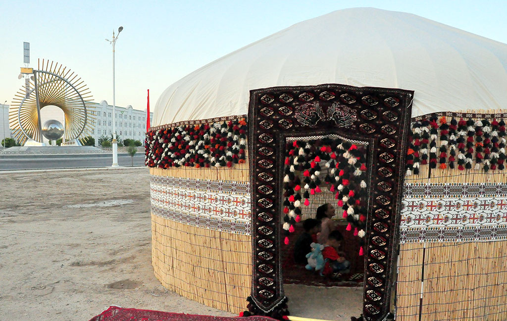Туркменистанцы празднуют Курбан байрамы