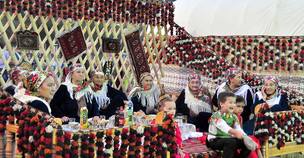 Туркменистанцы празднуют Курбан байрамы