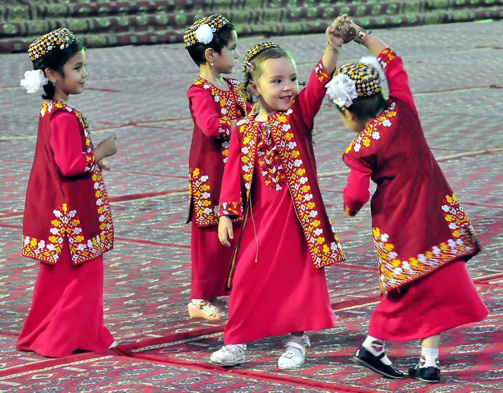 Туркменистанцы празднуют Курбан байрамы